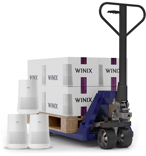 WINIX luchtreinigers en verpakkingen op een pallet met palletwagen